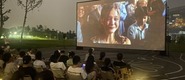 （台湾美女扣屄屄操屄屄操屄屄操屄屄操屄屄操屄屄操屄屄操屄屄尻逼尻逼转载）成都秋夜“新耍法”：到公园看坝坝电影